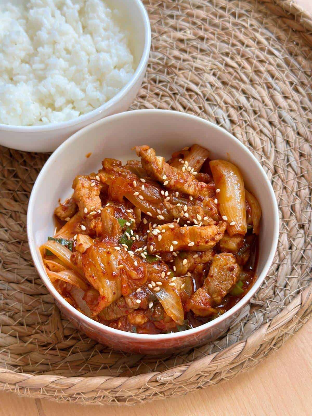 Kimchi Duruchigi (Koreanisches gebratenes Schweinebauchfilet mit Kimchi)