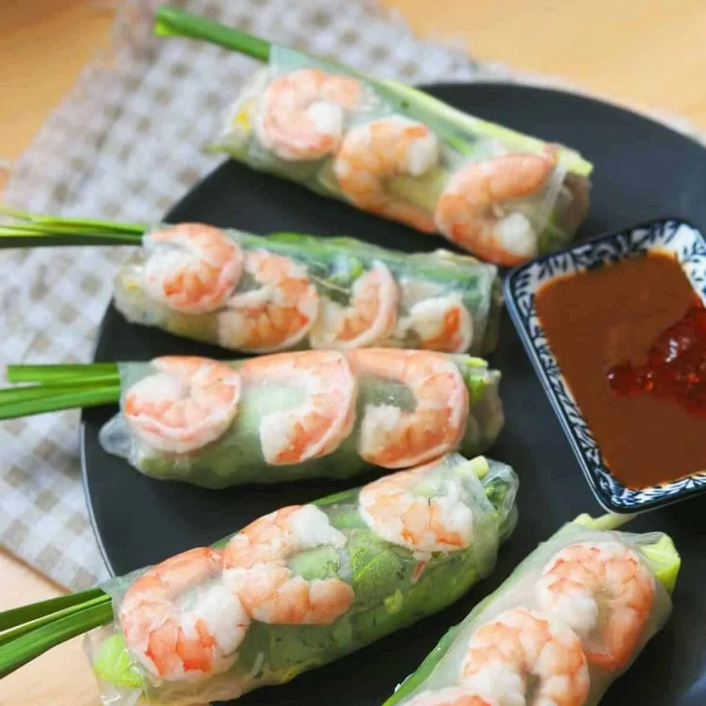 About me Delicious and refreshing Gỏi Cuốn - Vietnamese fresh spring rolls filled with succulent shrimp, tender slices of pork belly, crisp lettuce, rice vermicelli, and fragrant fresh herbs. Wrapped in translucent rice paper, these vibrant rolls are served with a tantalizing dipping sauce.