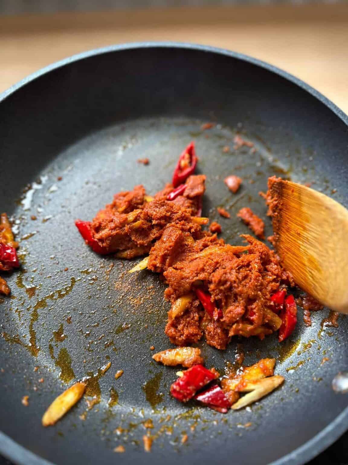 Pad Ped Chicken (Thai Chicken & Red Curry Stirfry)