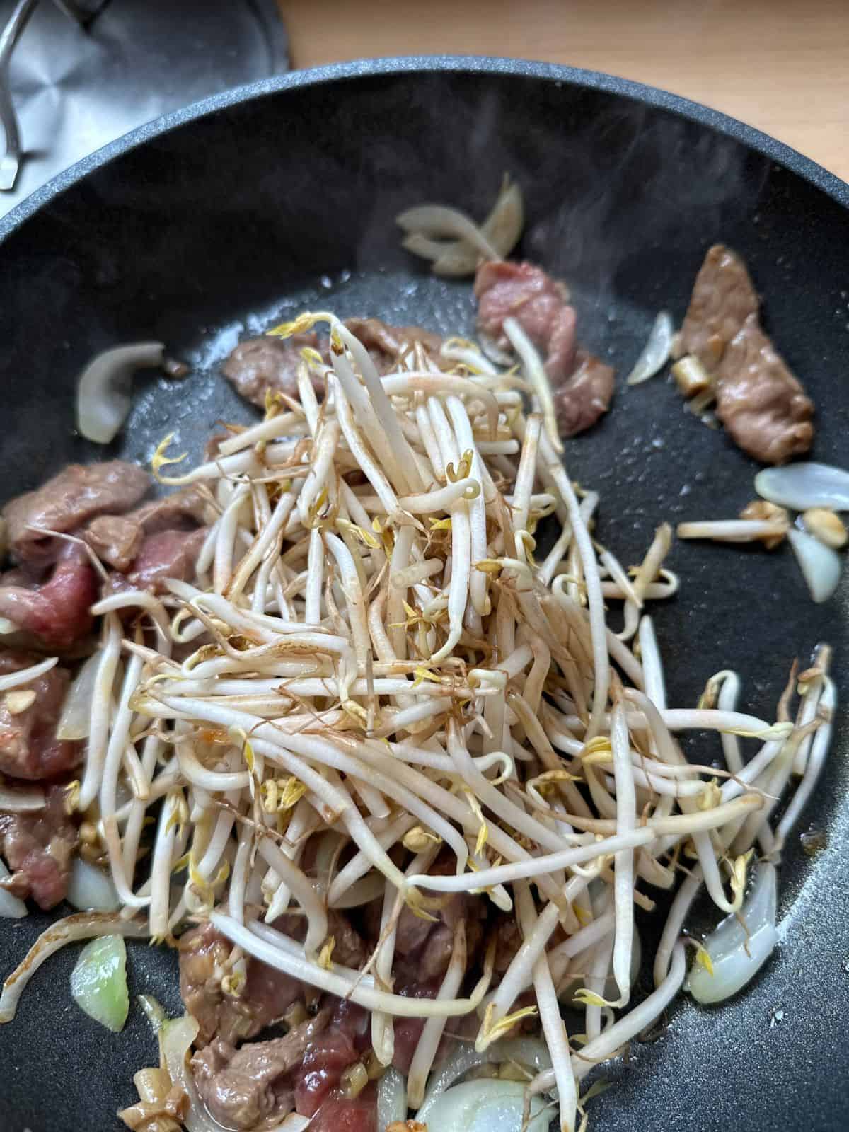 Bún Bò Xào / Bún Bò Nam Bộ (Vietnamese beef vermicelli bowl) Bun Bo Xao Instructions