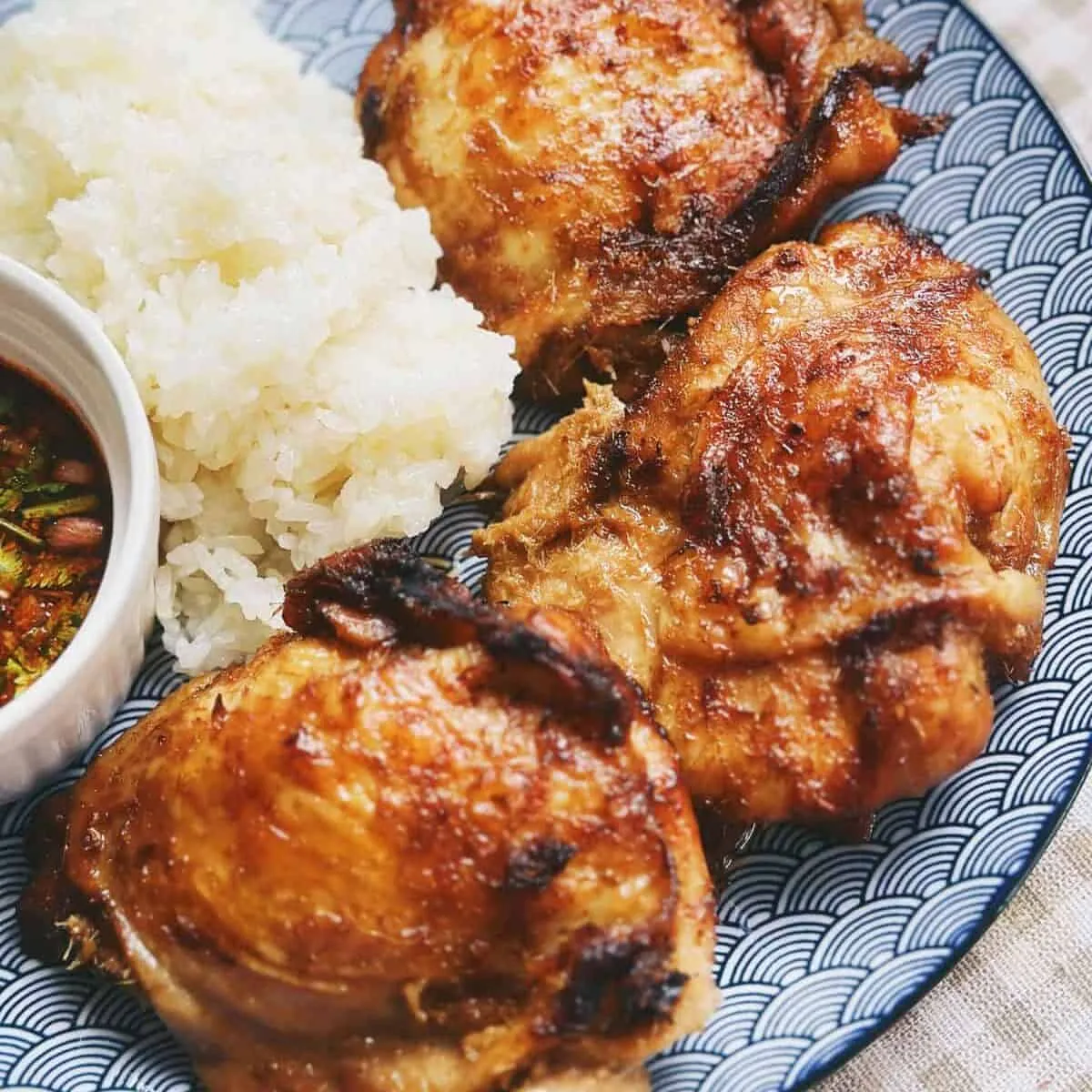 Asiatische Rezepte mit Heißluftfritteuse Delicious Thai / Lao BBQ Chicken with a tantalizing blend of flavors and aromatic herbs.