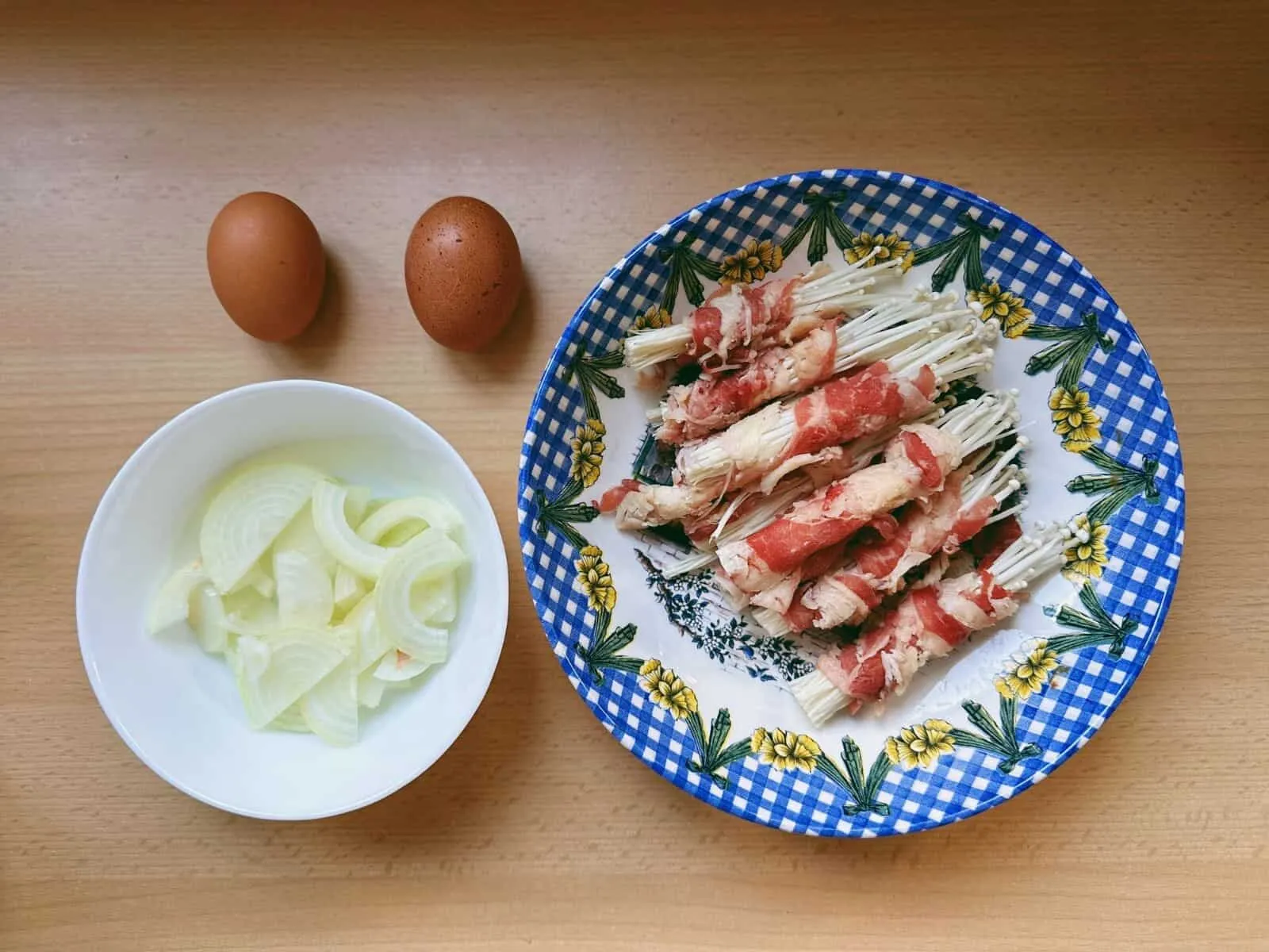 Enoki Beef Rolls Over Rice (Super Easy) ingredients for enoki beef rolls