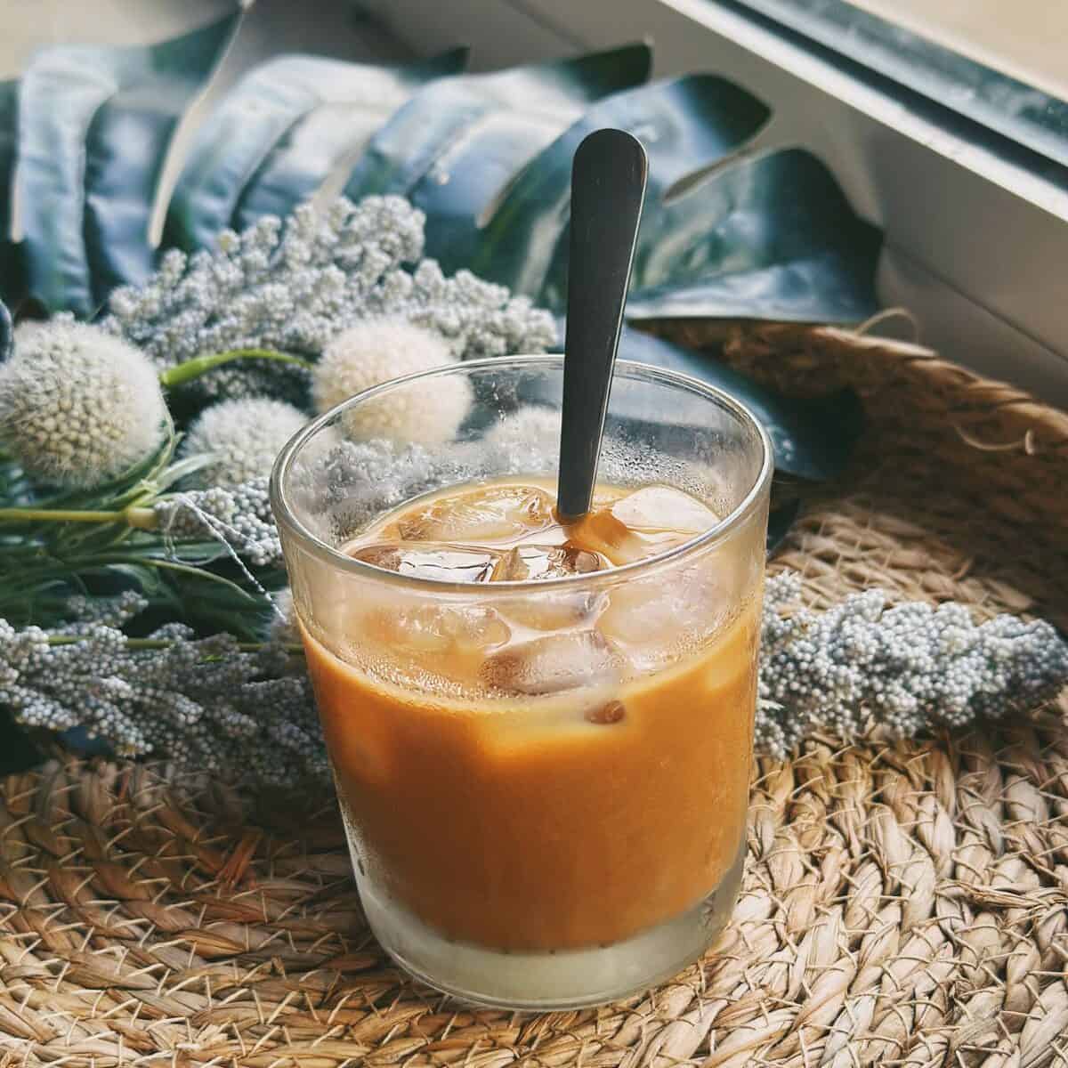 Original Bún Bò Huế (Rindfleischnudelsuppe aus Hue) Vietnamese iced coffee (Ca Phe Sua Da)