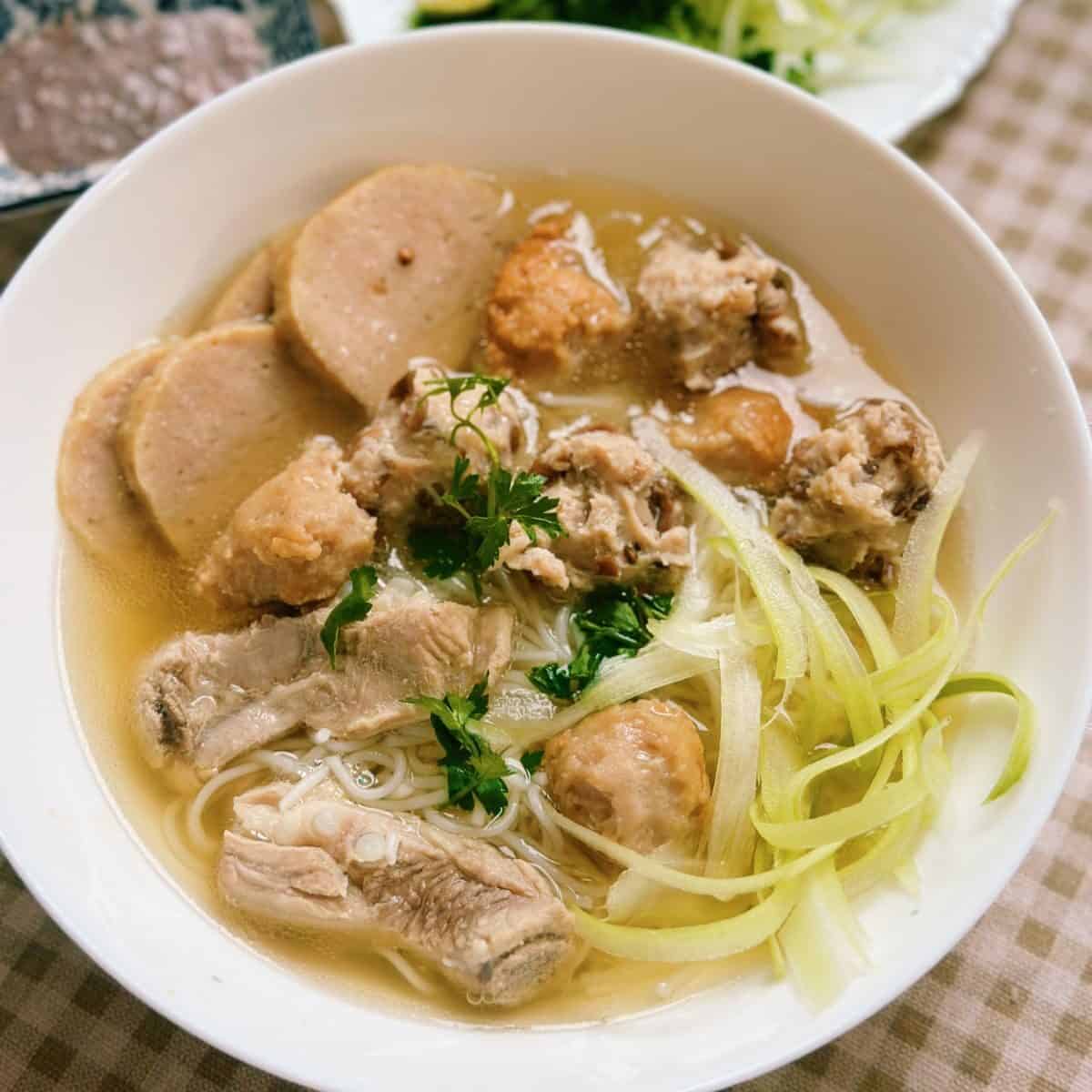 Bun Moc (Vietnamese noodle soup with pork balls)