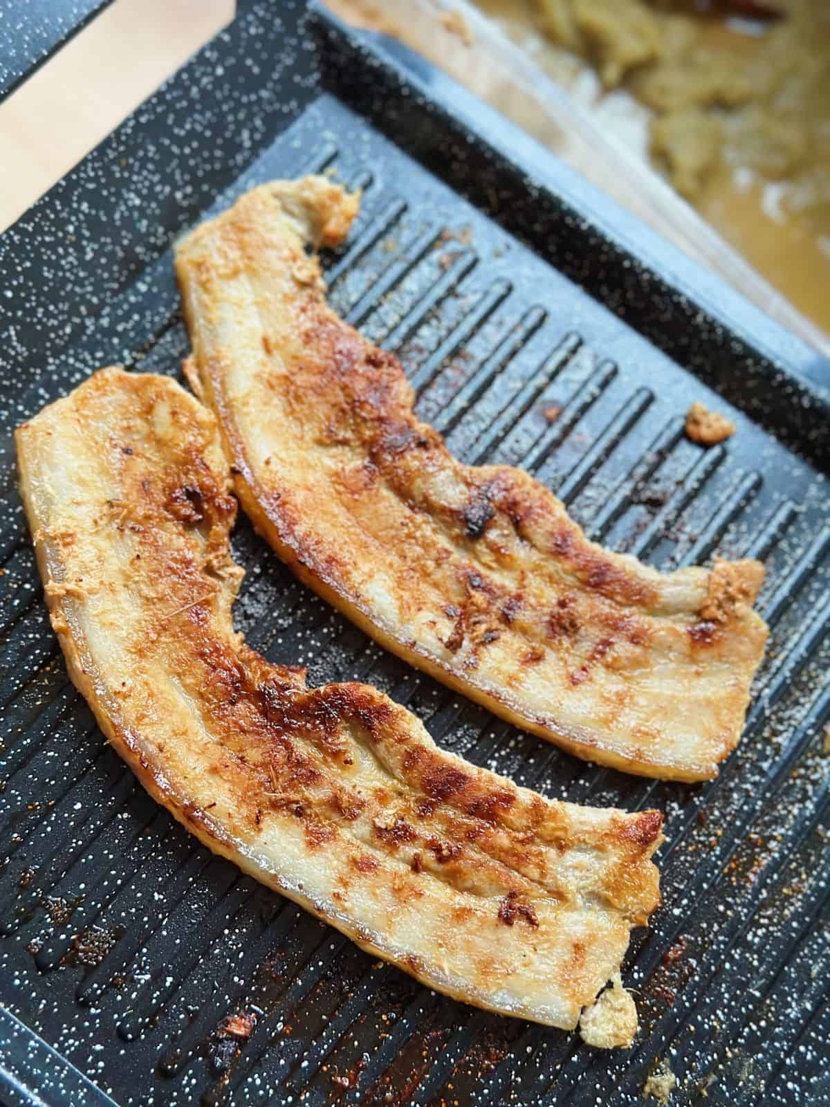 Vietnamese Grilled Lemongrass Pork Belly (Ba Chỉ Nướng Sả) Pan-fry the pork belly.