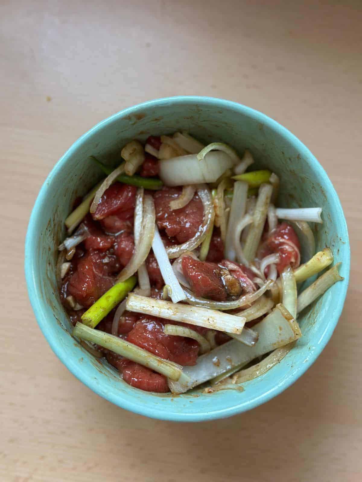 Marinate beef with soy sauce, oyster sauce, sugar, ketchup, ground pepper, corn starch, garlic, onion, scallion and cooking oil.