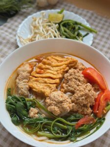 Canh Bún (Vietnamese noodle soup with crab and water spinach)