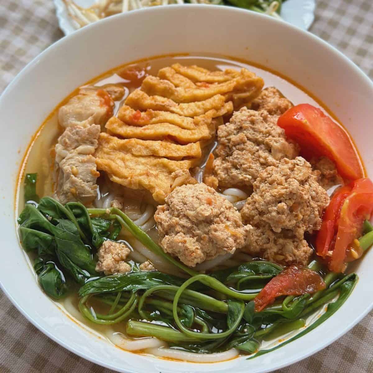 Canh Bún (Vietnamese noodle soup with crab and water spinach)