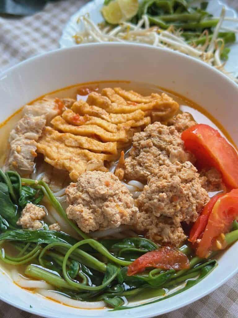 Canh Bún (Vietnamese noodle soup with crab and water spinach)