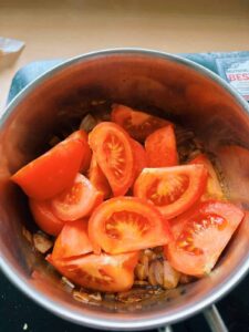 Stir-fry the tomato.