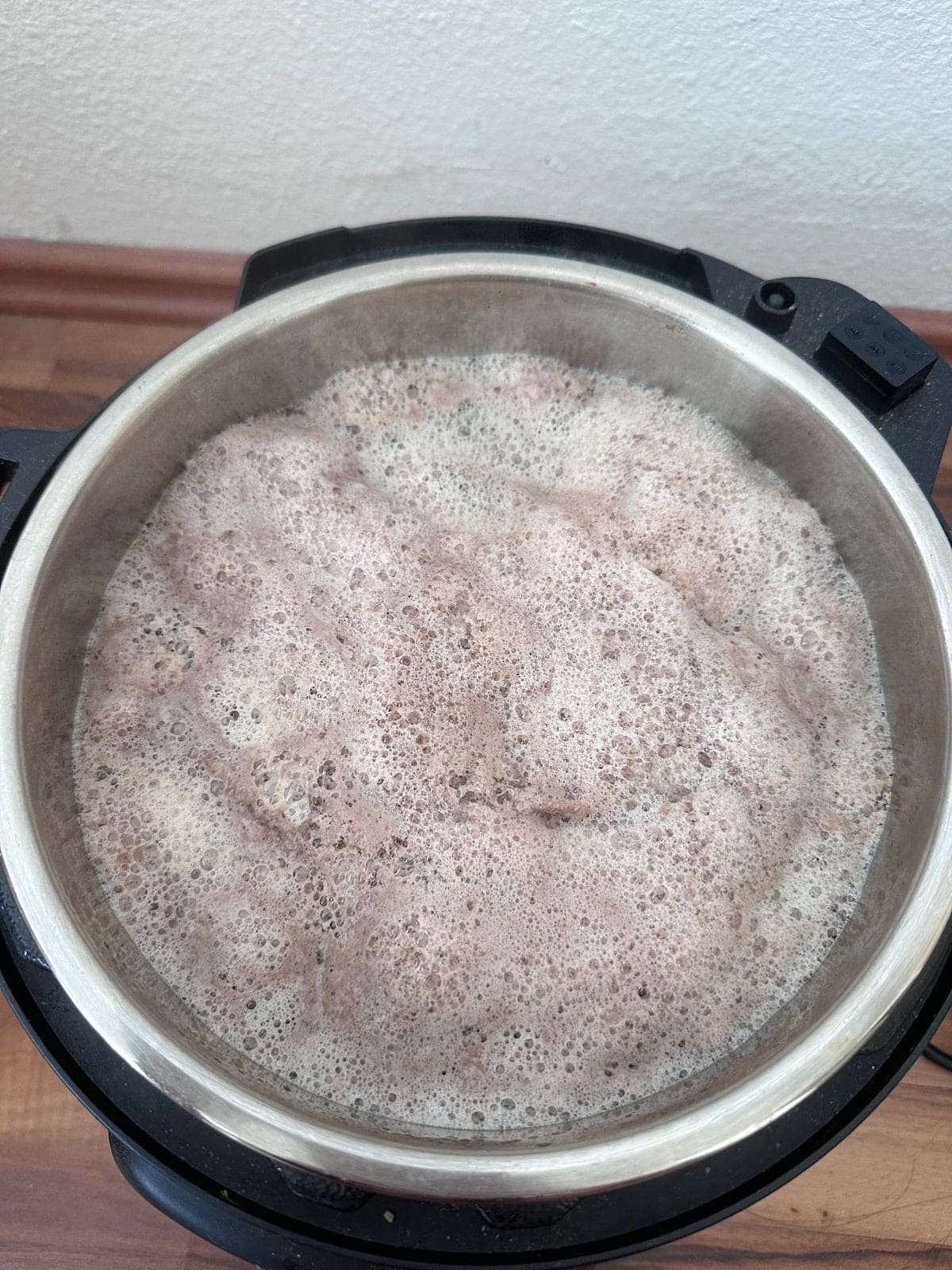 Vietnamesische Chicken Pho – Authentisch im Instant Pot Parboil the pork bones.