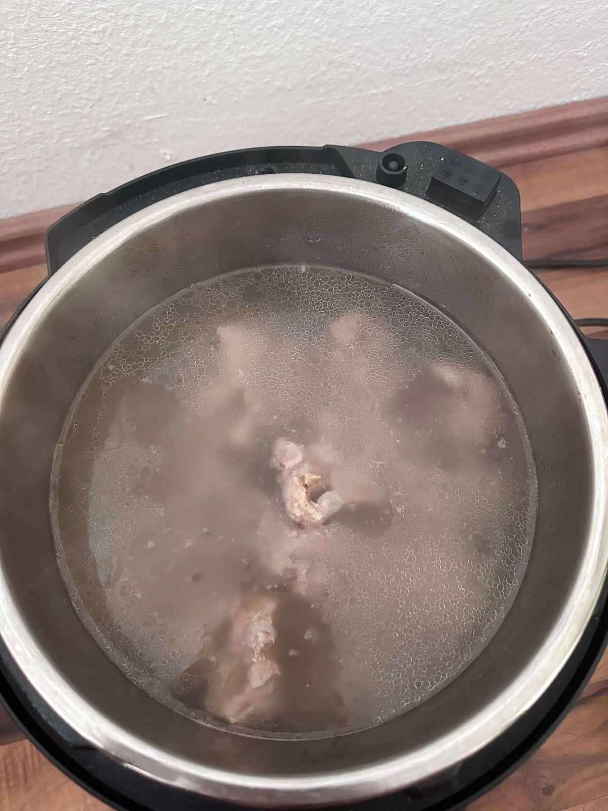 Vietnamesische Chicken Pho – Authentisch im Instant Pot Cook the bone broth with Instant Pot.