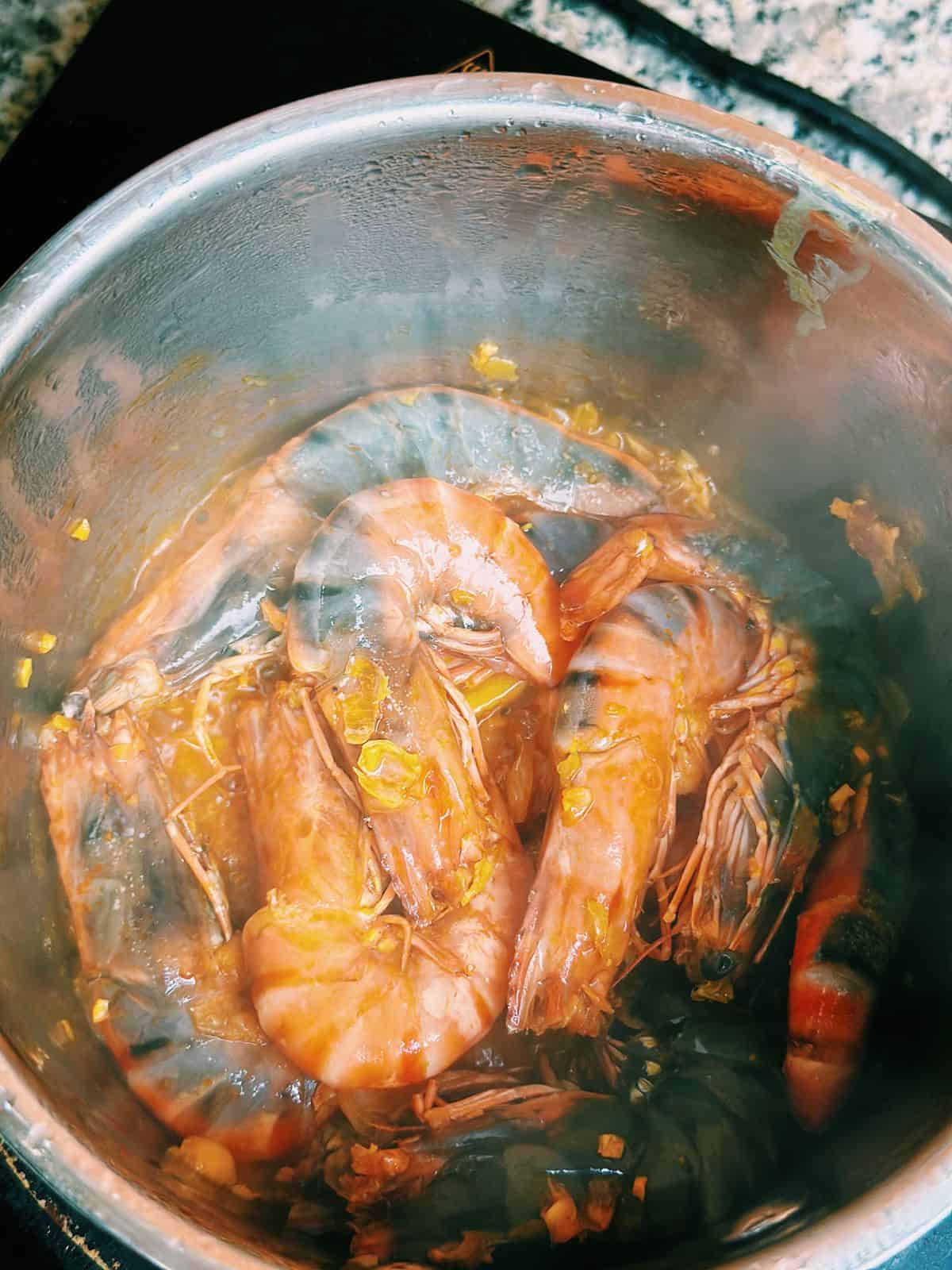 Very Authentic Mì Quảng: Central Vietnam’s Turmeric Noodles Cook the shrimps