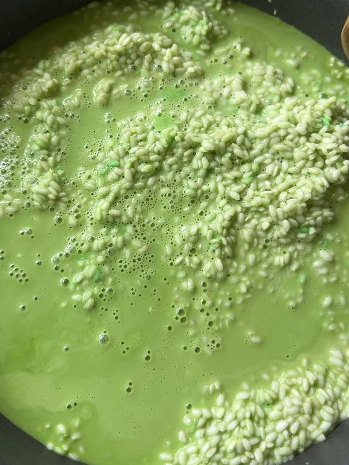 Easy Pandan Sticky Rice (Xôi Lá Dứa) in Under 1 Hour Mix sticky rice with pandan juice, pandan extract, coconut milk and salt.