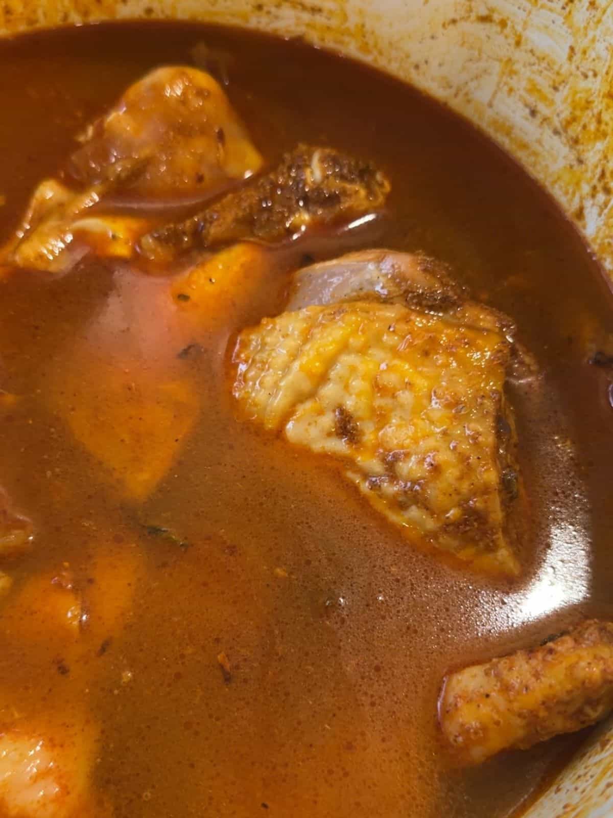 Mamas Cà Ri Gà – Das echte vietnamesische Hühnercurry A pot of Vietnamese chicken curry