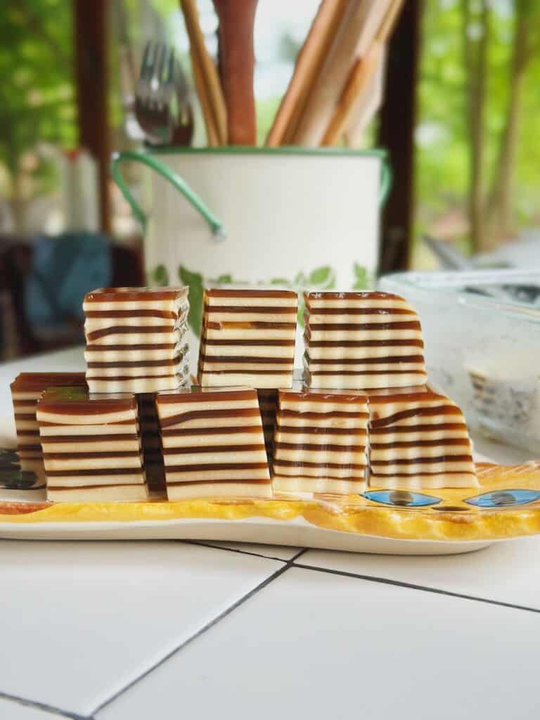 Rau cau ca phe (Vietnamese flan coffee jelly)