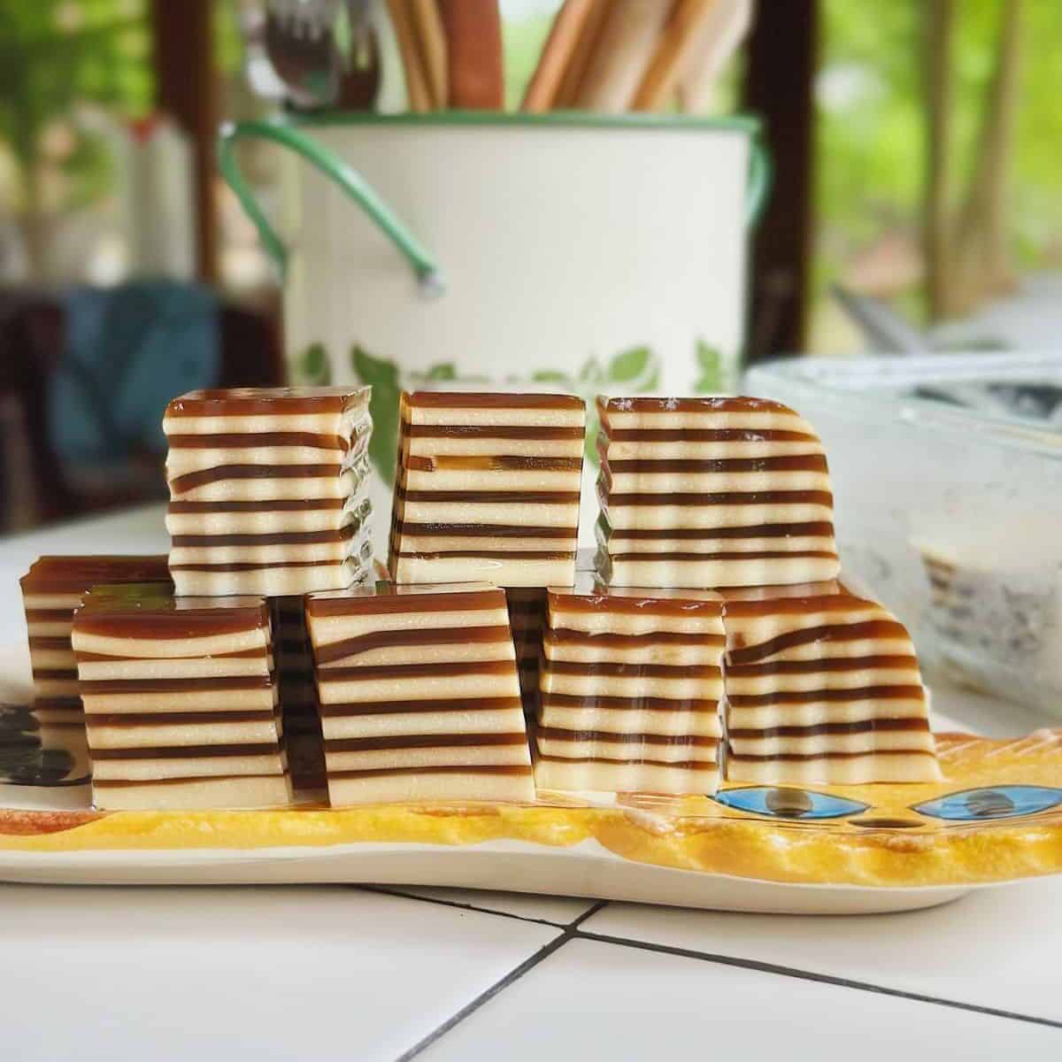 Rau cau ca phe (Vietnamese flan coffee jelly)