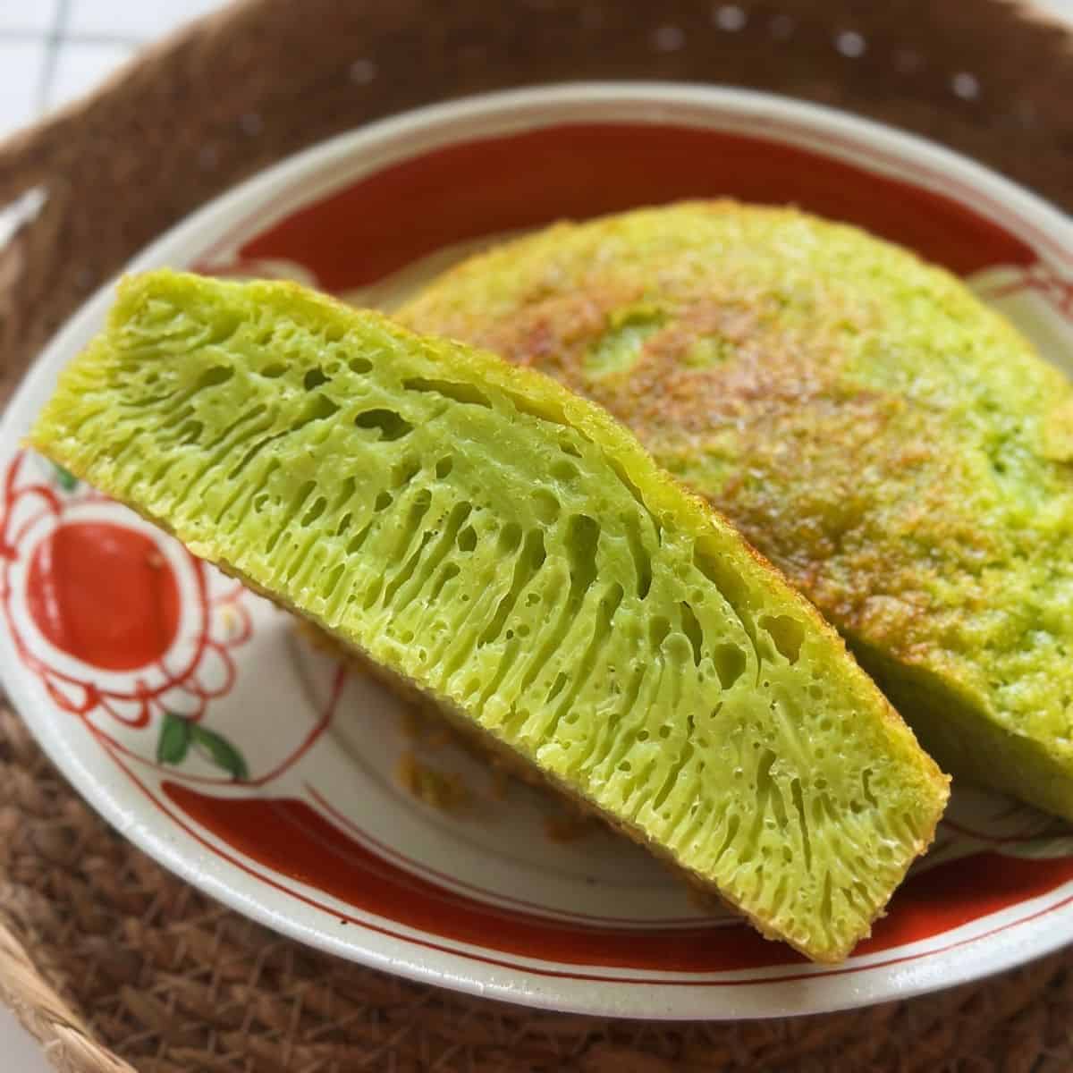 Vietnamese Cakes: 20 Types You Have to Try! Vietnamese honeycomb cake (Bánh Bò Nướng)