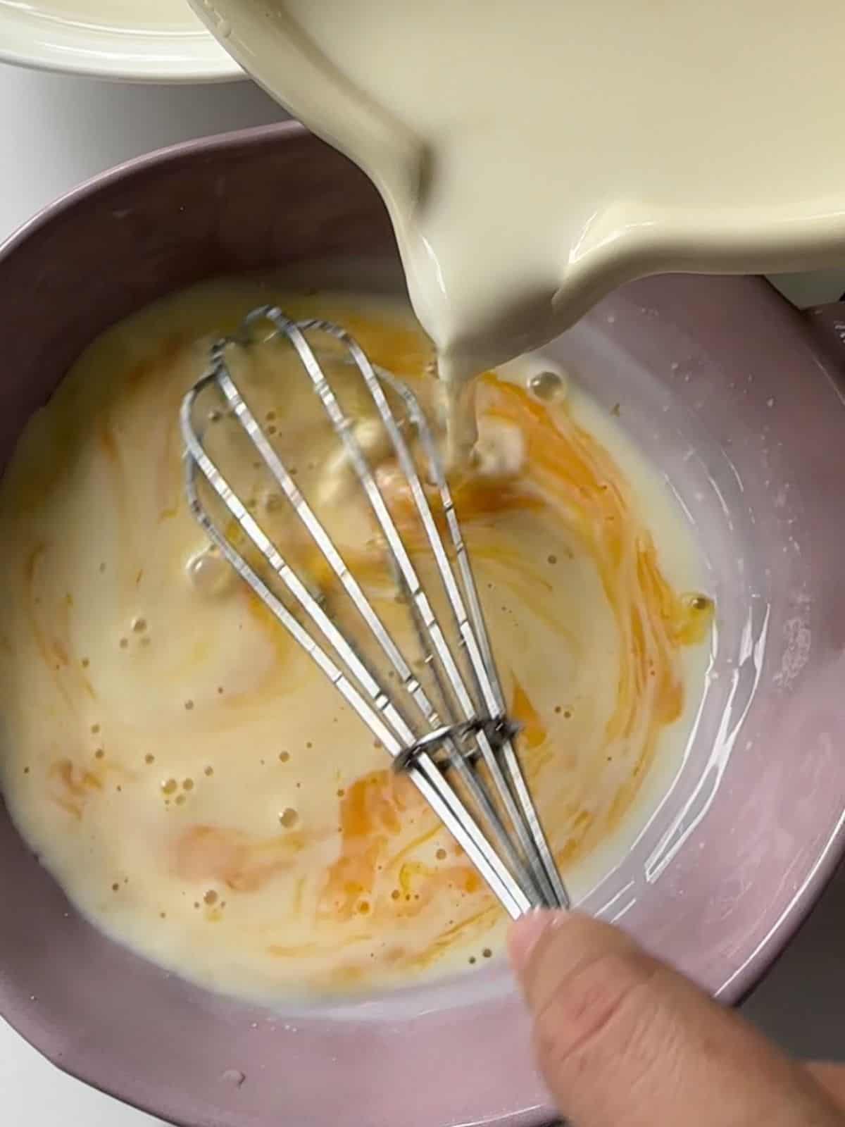 Thạch Rau Câu Flan Cà Phê (Vietnamese Coffee Flan Jelly) Mix the warm milk with egg yolks.