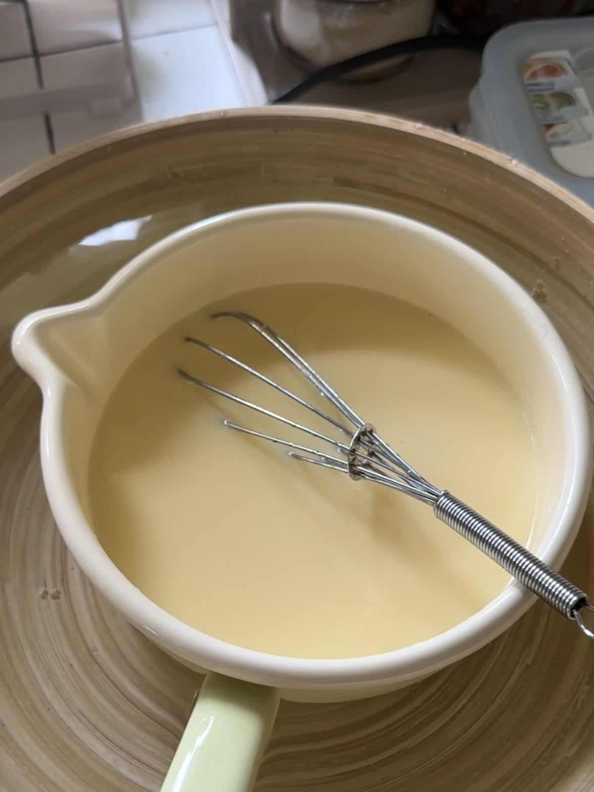 Thạch Rau Câu Flan Cà Phê (Vietnamese Coffee Flan Jelly) Keep the agar agar mixture warm in a hot water bath.