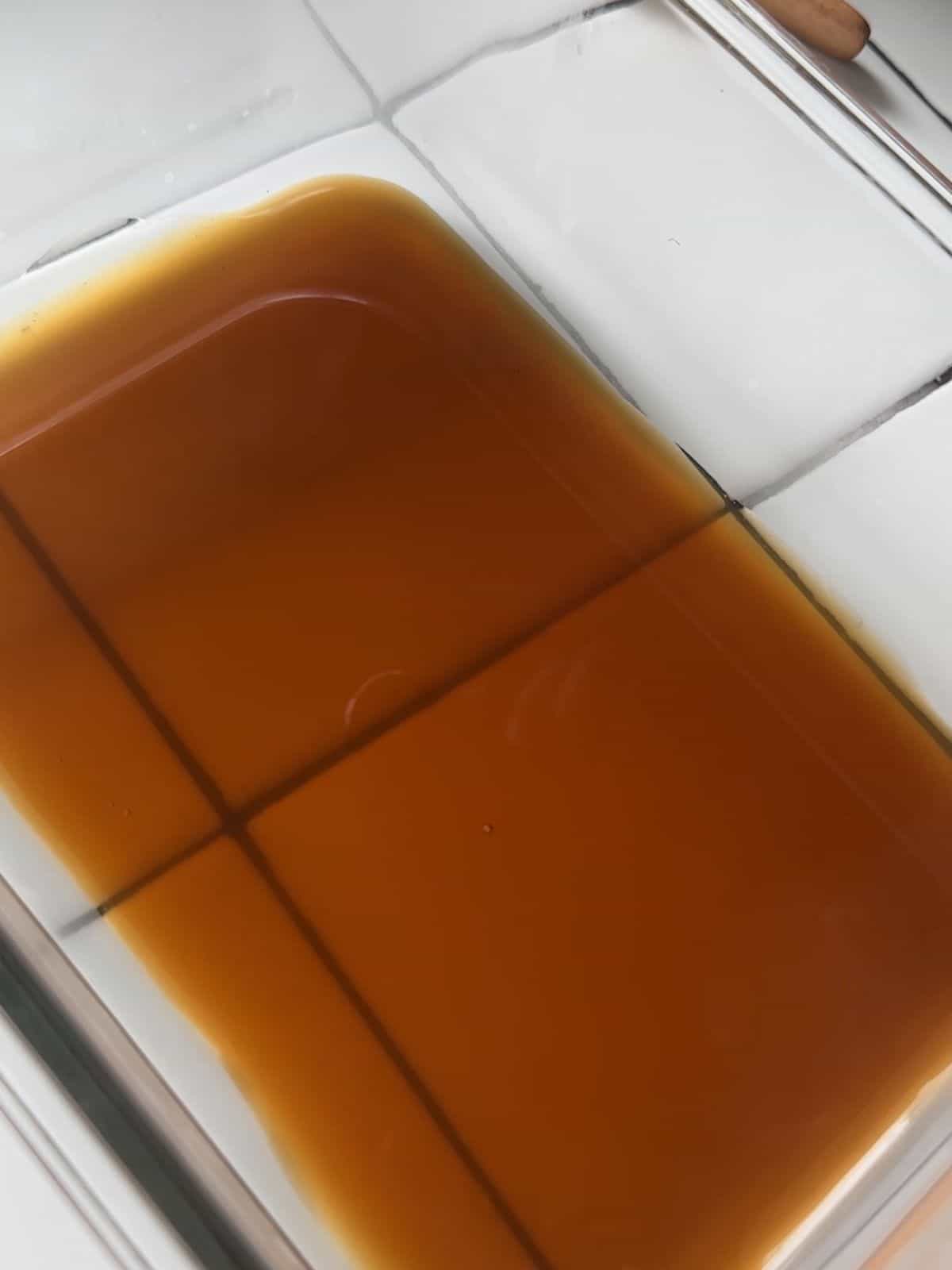 Thạch Rau Câu Flan Cà Phê (Vietnamese Coffee Flan Jelly) Pour a layer of coffee mixture into your container and spread it evenly.