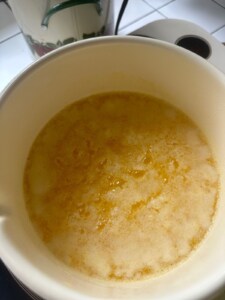 Butter in einem Topf kochen