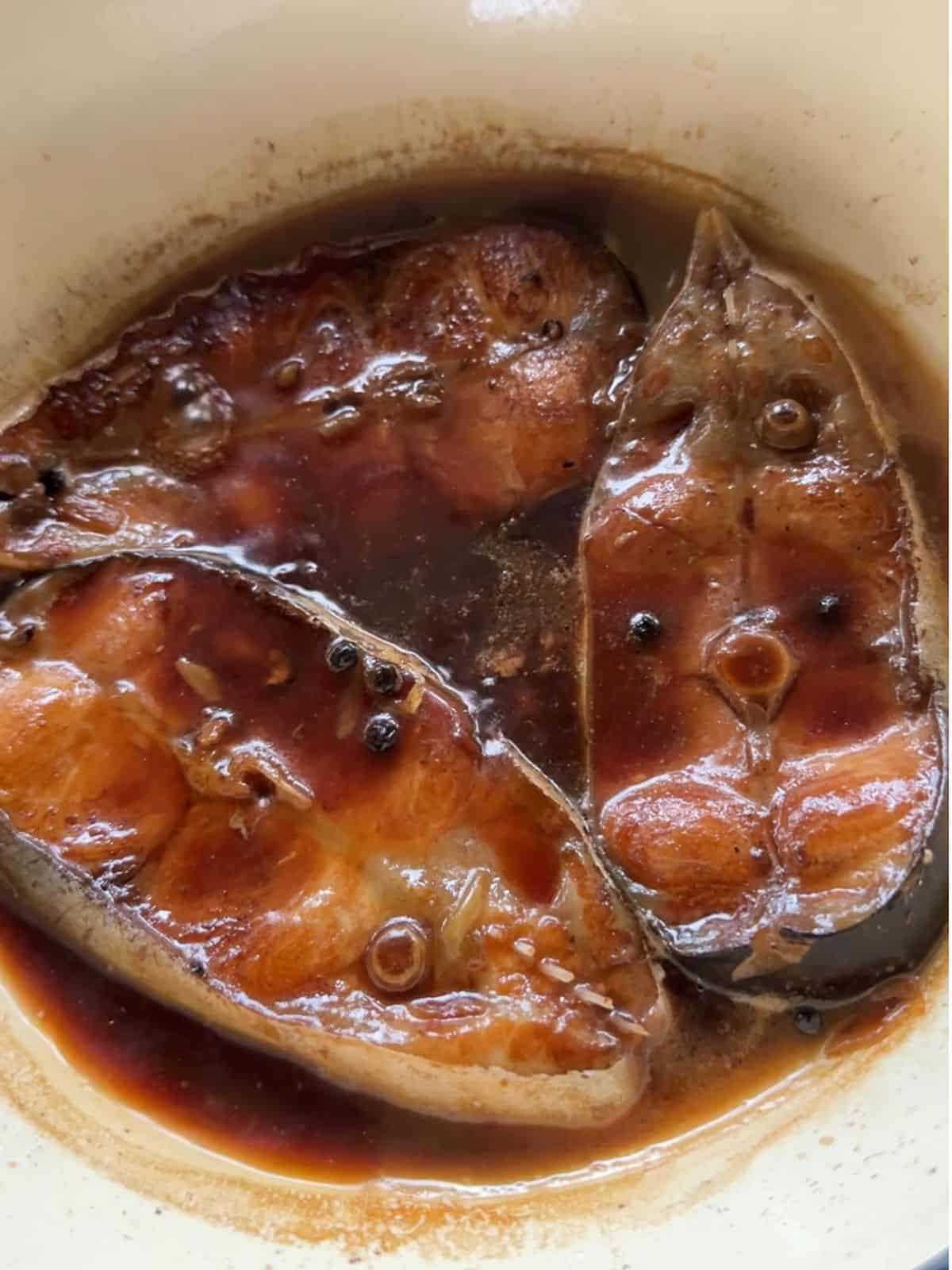 Easy Cá Kho (Vietnamese Braised & Caramelized Catfish) Simmer the catfish with boiling water and marinade.
