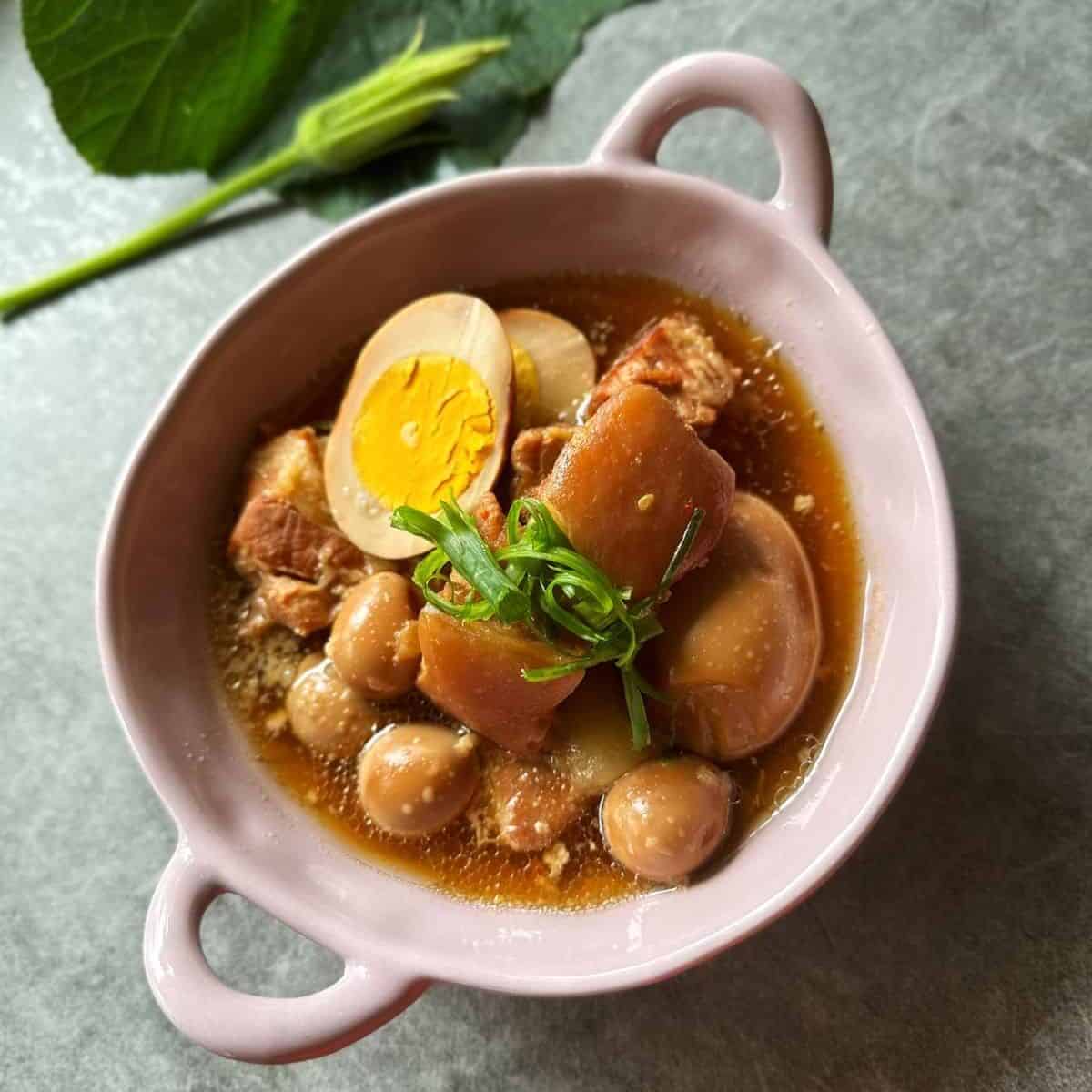 Thit Kho Trung (Vietnamese Braised Pork & Eggs in coconu water)