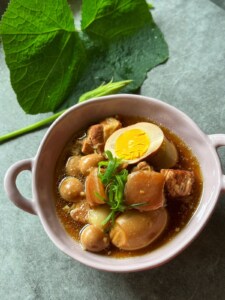 Thit Kho Trung (Vietnamese Braised Pork & Eggs in coconu water)