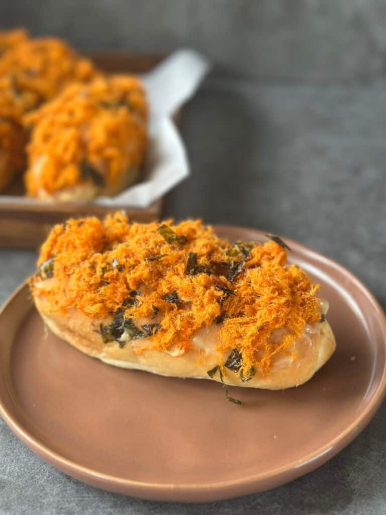 Chinese Pork Floss Bun (Chinese Meat Floss Bun)