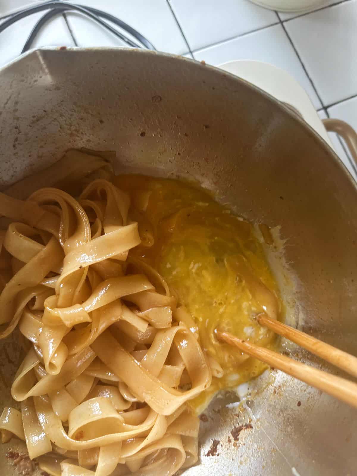 Original Pad See Ew (thailändisch gebratene Reisnudeln) Rührei mit Reisnudeln