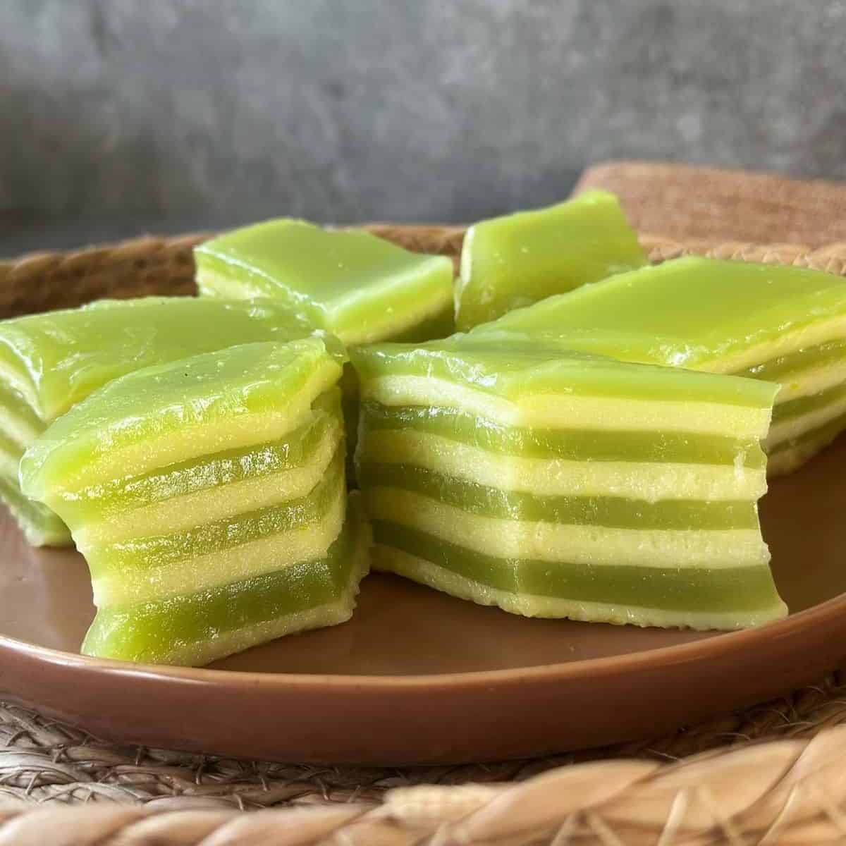 Vietnamese Cakes: 20 Types You Have to Try! Vietnamese Steamed Pandan Layer Cake (Bánh Da Lợn)