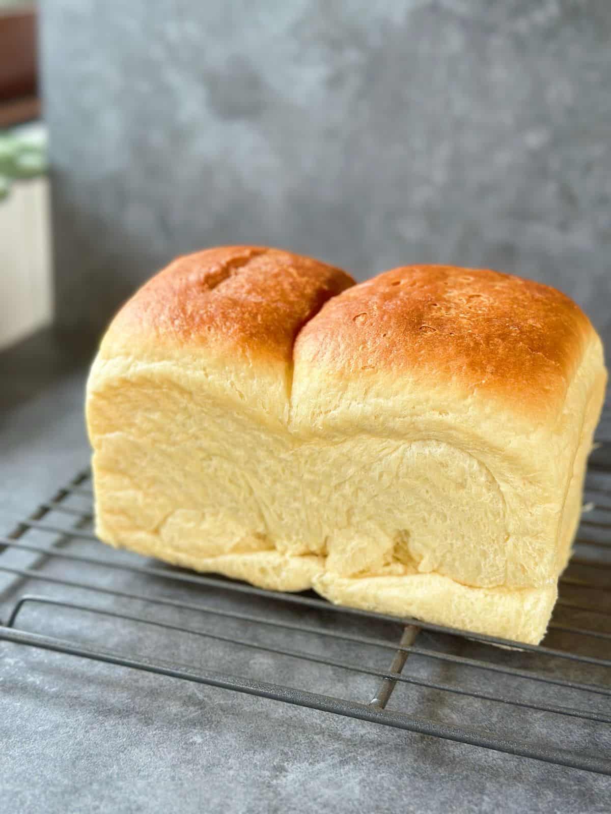 Shokupan: Japanese Milk Bread (with Yudane) Hokkaido Milky Bread with Yudane