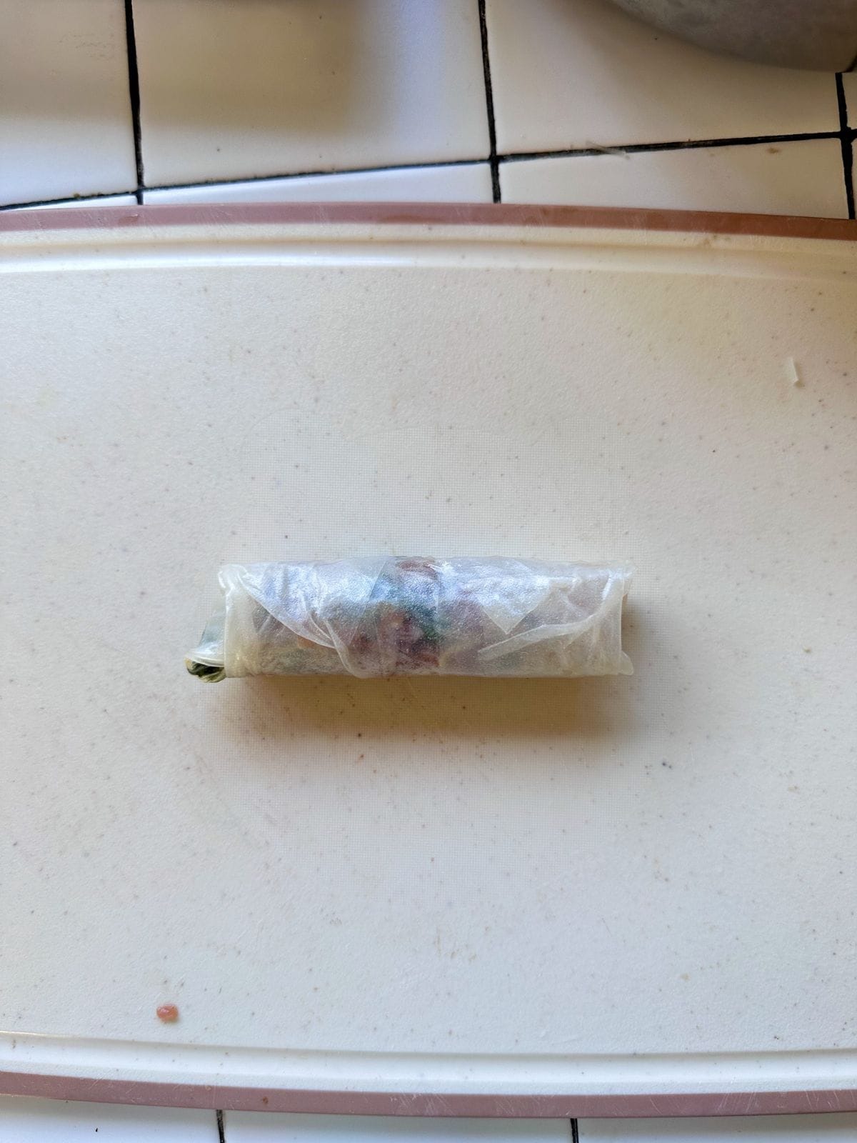 Frühlingsrollen aus Vietnam (Vietnamese Spring Rolls) Roll it up completely to seal.