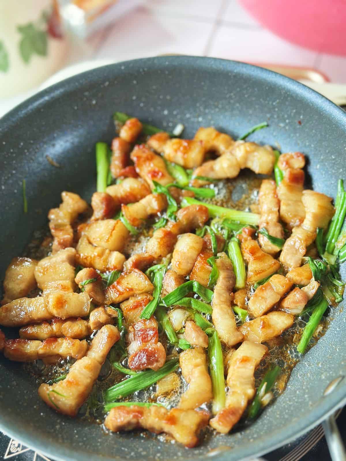 Skillet of Vietnamese crispy caramelized pork belly with scallions (Ba Chỉ Rang Cháy Cạnh).