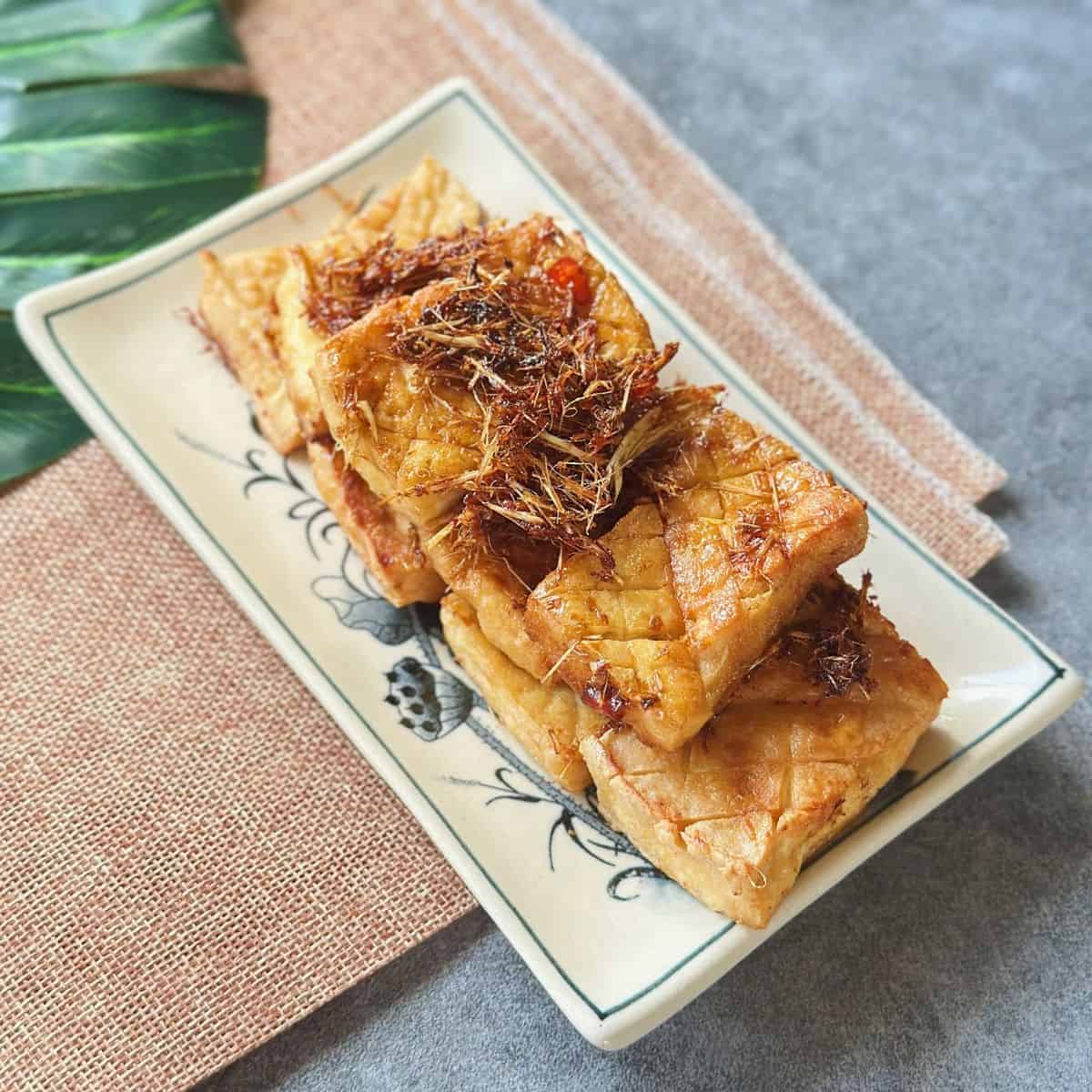 A plate of crispy Vietnamese lemongrass tofu, glazed in aromatic lemongrass and chili.